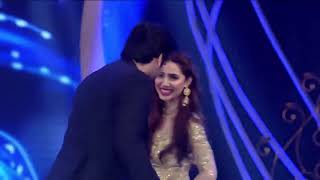 Mahira Khan Dance with Shahrukh khan Pakistani [upl. by Eineg983]