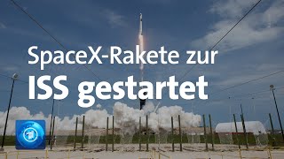 Erfolgreicher Start SpaceXRakete auf dem Weg zur ISS [upl. by Gally]