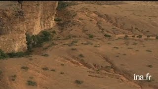 Mali  falaise de Bandiagara habitat dogon [upl. by Llenrrad]