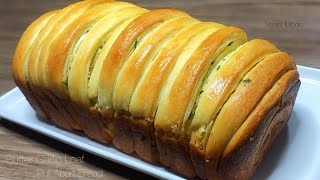 GARLIC BREAD  BUTTER GARLIC LOAF  Pull Apart Bread Recipe [upl. by Reinhold612]