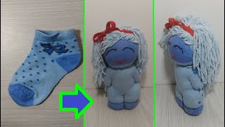 como hacer una muñeca con una media reciclaje de calcetines [upl. by Nnahtur211]