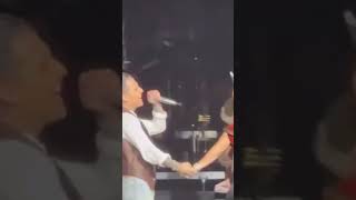 Ángela Aguilar y Christian Nodal se dan su primer beso en público [upl. by Nuhsed502]