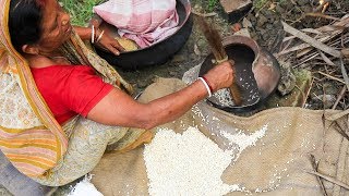 Making Puffed Rice By Indian Women [upl. by Gati]